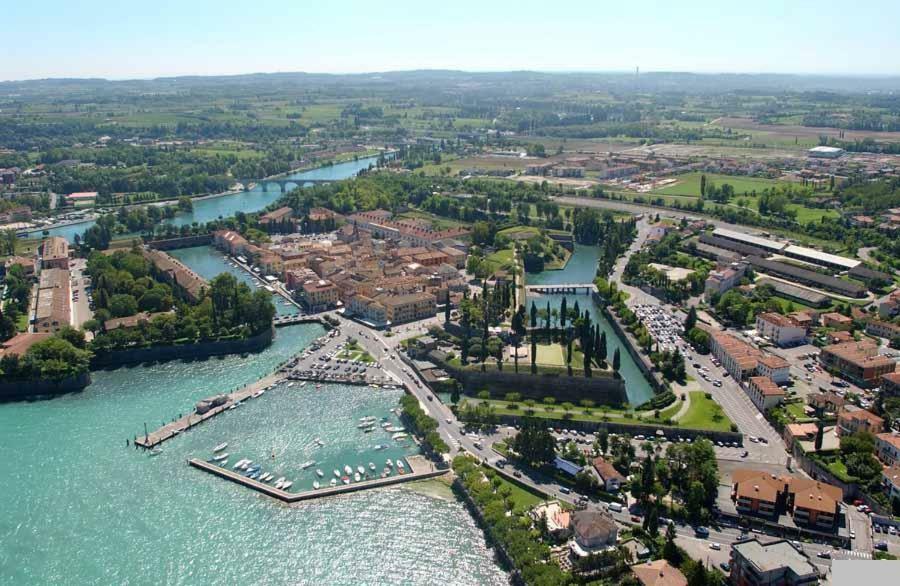 Appartamento La Madonnina Di Cathy Πεσκιέρα ντελ Γκάρντα Εξωτερικό φωτογραφία